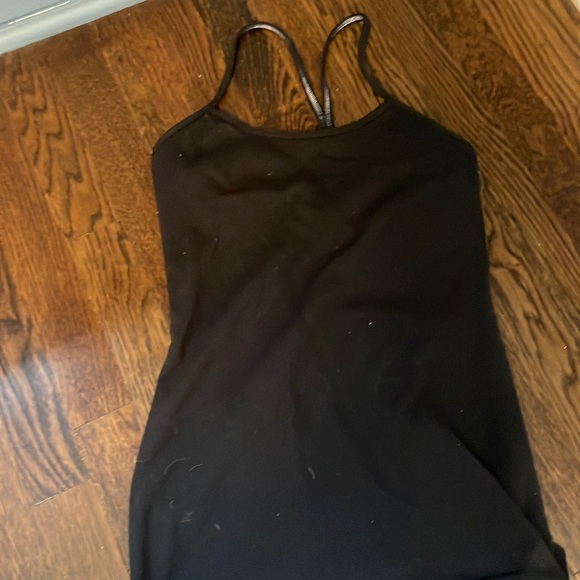 Black lulu lemon fitted Flow Y tank - Picture 1 of 3